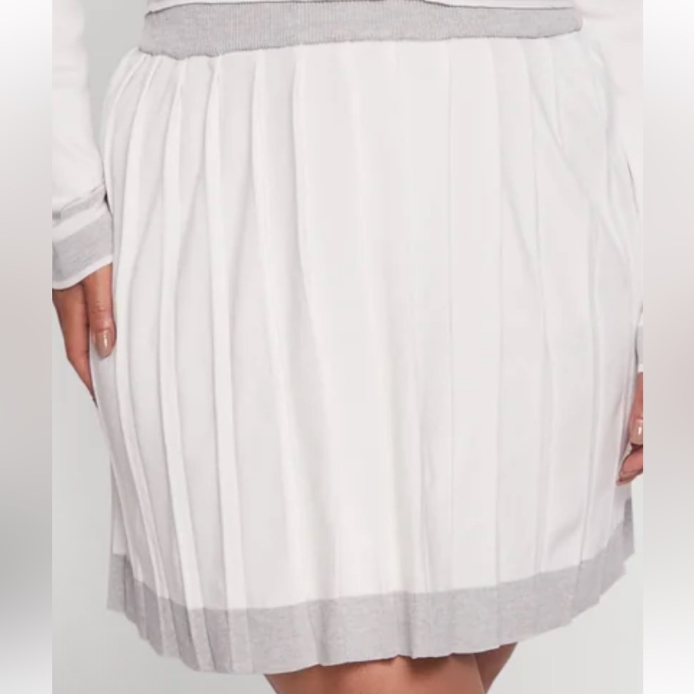 Daisy Elegant Gray and White Pleated Skirt size XL